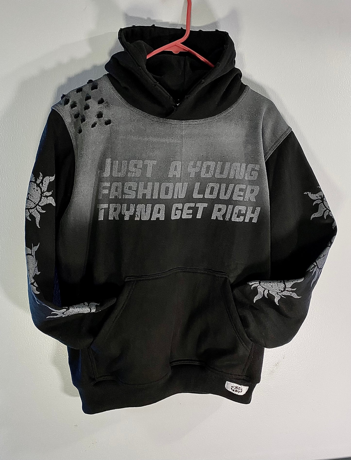 BLACK “FASHION LOVER” HOODIE